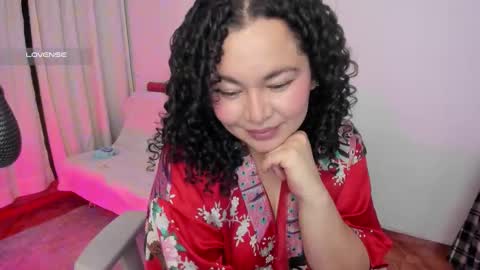 girl_inline online show from November 15, 2025, 12:52 am