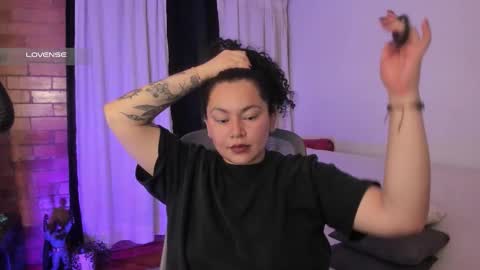 girl_inline online show from November 18, 2025, 12:49 am