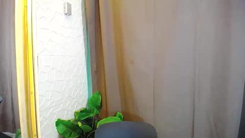 Snapshot of girlsweet_preciousxoxo chatting on March 18, 2026, 6:44 pm Precious online show from March 18, 2026, 6:44 pm