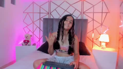 GISELLE ROLDAN online show from February 23, 2025, 12:59 pm