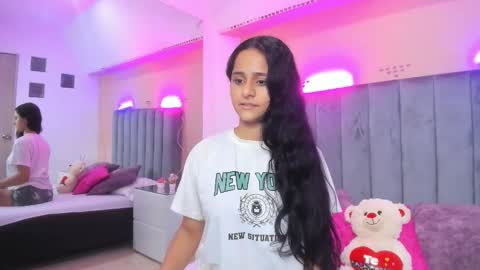 GISELLE ROLDAN online show from December 20, 2025, 3:35 am