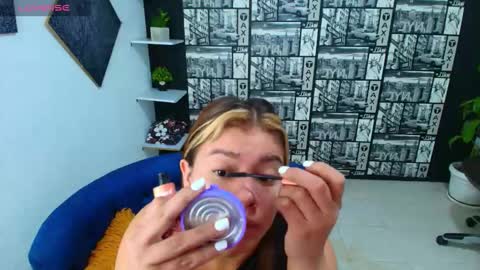 Snapshot of gissel_angel chatting on October 16, 2025, 8:54 pm Gissel angel online show from October 16, 2025, 8:54 pm