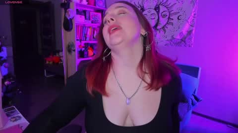 AlexaMillis online show from January 4, 2025, 9:52 pm