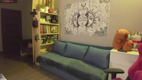 AlexaMillis online show from February 9, 2025, 10:32 pm