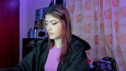 Snapshot of giulietta_mon chatting on February 11, 2025, 11:44 pm Giulietta online show from February 11, 2025, 11:44 pm