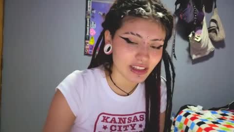 Snapshot of giulietta_mon chatting on April 1, 2026, 5:19 am Giulietta online show from April 1, 2026, 5:19 am