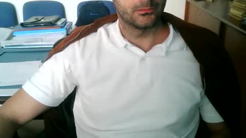 giuseppevai1 online show from April 14, 2026, 8:42 am