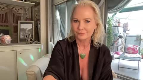 Snapshot of gl1tter_barbie chatting on May 18, 2026, 11:27 am Gl1tter Barbie online show from May 18, 2026, 11:27 am