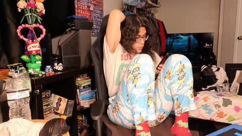 glaceon9 online show from February 5, 2025, 6:04 pm