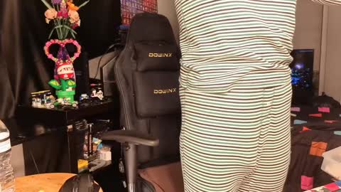 glaceon9 online show from February 7, 2025, 9:37 am