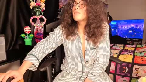 glaceon9 online show from February 19, 2025, 3:27 pm