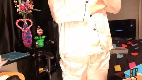 glaceon9 online show from March 8, 2025, 9:50 am