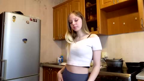 Violetta online show from February 23, 2026, 4:21 am