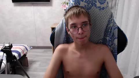 Snapshot of glasses_cat chatting on March 19, 2026, 2:04 am Eugene and Damian online show from March 19, 2026, 2:04 am