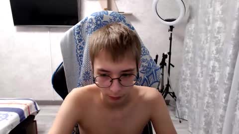 Snapshot of glasses_cat chatting on March 27, 2026, 7:35 pm Eugene and Damian online show from March 27, 2026, 7:35 pm