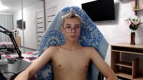 Snapshot of glasses_cat chatting on May 10, 2026, 5:18 pm Eugene and Damian online show from May 10, 2026, 5:18 pm