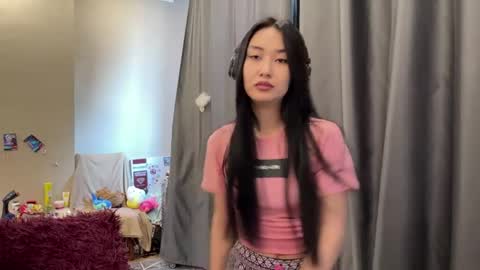 Mia online show from March 31, 2026, 9:32 am