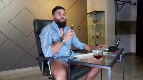 Snapshot of glennmasters chatting on February 23, 2025, 2:40 am Matthew .. for short call me Matt online show from February 23, 2025, 2:40 am