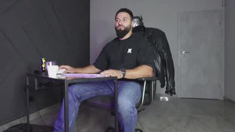 Snapshot of glennmasters chatting on October 23, 2025, 9:57 pm Matthew .. for short call me Matt online show from October 23, 2025, 9:57 pm