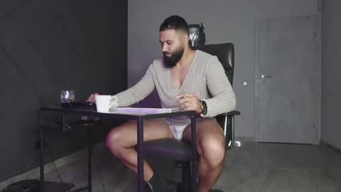 Snapshot of glennmasters chatting on October 29, 2025, 10:11 pm Matthew .. for short call me Matt online show from October 29, 2025, 10:11 pm