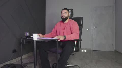 Snapshot of glennmasters chatting on October 30, 2025, 10:54 pm Matthew .. for short call me Matt online show from October 30, 2025, 10:54 pm