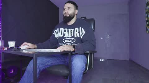 Snapshot of glennmasters chatting on November 19, 2025, 6:46 am Matthew .. for short call me Matt online show from November 19, 2025, 6:46 am