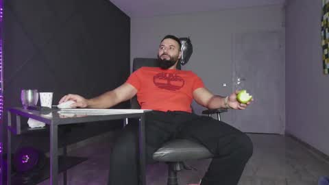 Snapshot of glennmasters chatting on November 26, 2025, 4:02 am Matthew .. for short call me Matt online show from November 26, 2025, 4:02 am