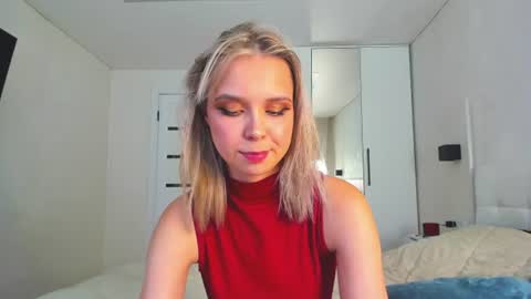 Snapshot of glitchy_doll chatting on July 7, 2026, 5:21 am Sara online show from July 7, 2026, 5:21 am