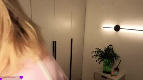 Miroslava friends call me Mira  online show from April 8, 2026, 3:39 am