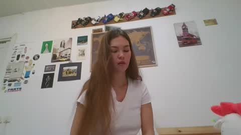 Snapshot of glitter_doll chatting on January 21, 2025, 1:22 pm glitter_doll online show from January 21, 2025, 1:22 pm