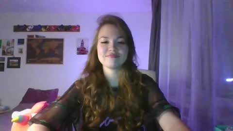 Snapshot of glitter_doll chatting on January 24, 2025, 4:49 pm glitter_doll online show from January 24, 2025, 4:49 pm