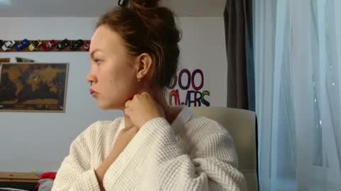 Snapshot of glitter_doll chatting on September 26, 2025, 11:03 am glitter_doll online show from September 26, 2025, 11:03 am