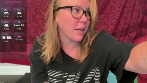 Snapshot of glitterkitty_108 chatting on July 5, 2026, 3:41 pm GlitterKitty 108 online show from July 5, 2026, 3:41 pm