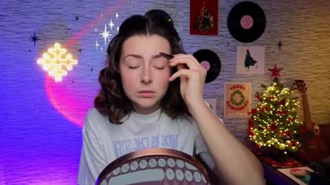 Snapshot of glo_lo chatting on December 26, 2024, 6:41 am Bye everybody Ill be online Monday December 2nd Saturday and Sunday off online show from December 26, 2024, 6:41 am