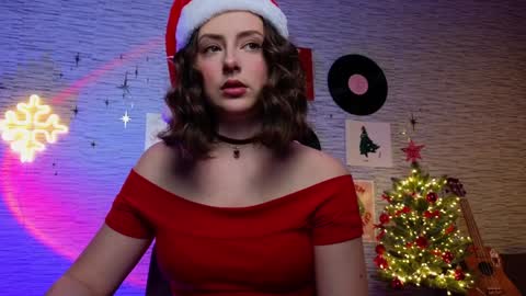 Snapshot of glo_lo chatting on December 26, 2024, 9:44 am Bye everybody Ill be online Monday December 2nd Saturday and Sunday off online show from December 26, 2024, 9:44 am