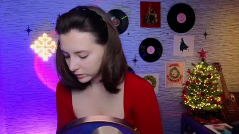 Snapshot of glo_lo chatting on December 27, 2024, 6:46 am Bye everybody Ill be online Monday December 2nd Saturday and Sunday off online show from December 27, 2024, 6:46 am