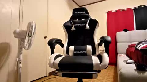 glomightyj online show from January 16, 2026, 6:17 am