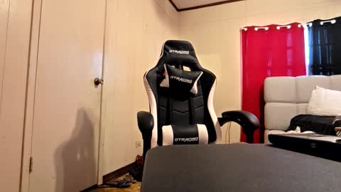 Snapshot of glomightyj chatting on February 8, 2026, 8:45 pm glomightyj online show from February 8, 2026, 8:45 pm