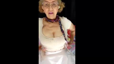 GLORIA INDEPENDENT MODEL online show from April 28, 2026, 8:25 pm