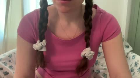Snapshot of gloriapearl chatting on June 18, 2026, 1:15 pm Gloria Pearl online show from June 18, 2026, 1:15 pm