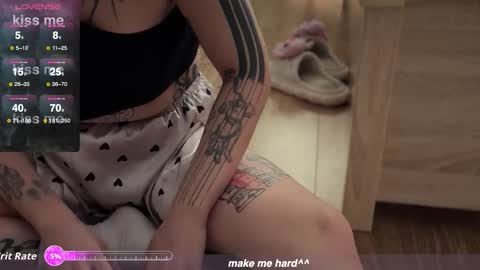 Snapshot of gloryaaaa chatting on October 17, 2025, 8:17 am I want to make you happy and lovense online show from October 17, 2025, 8:17 am