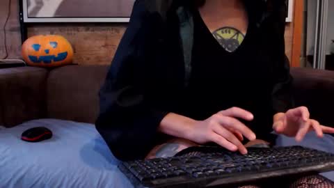 Snapshot of gloryloli chatting on October 23, 2025, 9:41 am Tanya online show from October 23, 2025, 9:41 am