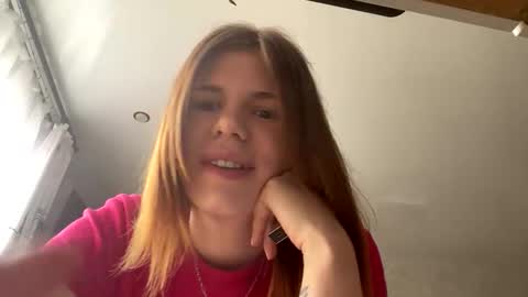 Snapshot of glossy_girl_1 chatting on April 23, 2026, 8:46 am Roxy online show from April 23, 2026, 8:46 am