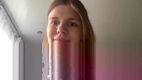 Snapshot of glossy_girl_1 chatting on April 23, 2026, 2:08 pm Roxy online show from April 23, 2026, 2:08 pm
