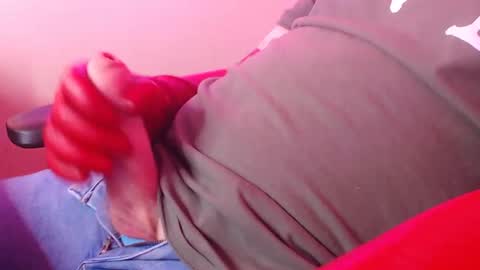 Snapshot of glovemad chatting on February 24, 2025, 10:58 pm Glove Mad online show from February 24, 2025, 10:58 pm