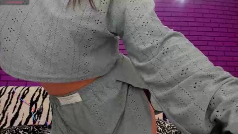 Snapshot of glowmimi chatting on November 2, 2025, 8:22 pm Mia online show from November 2, 2025, 8:22 pm