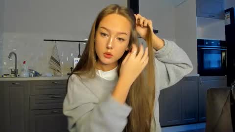 Lina online show from December 17, 2025, 8:31 am