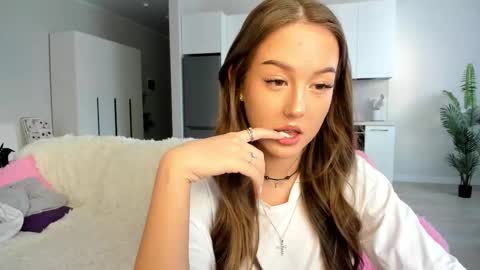 Lina online show from February 22, 2026, 8:46 am