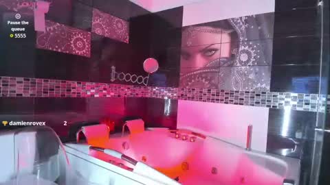 ahsley  online show from October 24, 2025, 5:48 am