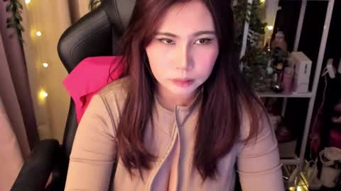 Snapshot of goddess_chantal chatting on July 8, 2026, 2:05 am MARGOLD online show from July 8, 2026, 2:05 am
